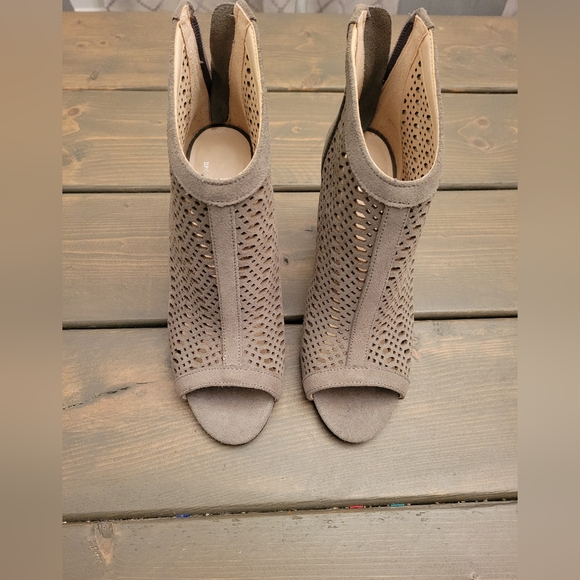 Brooks brothers heels size 7 - Picture 6 of 6